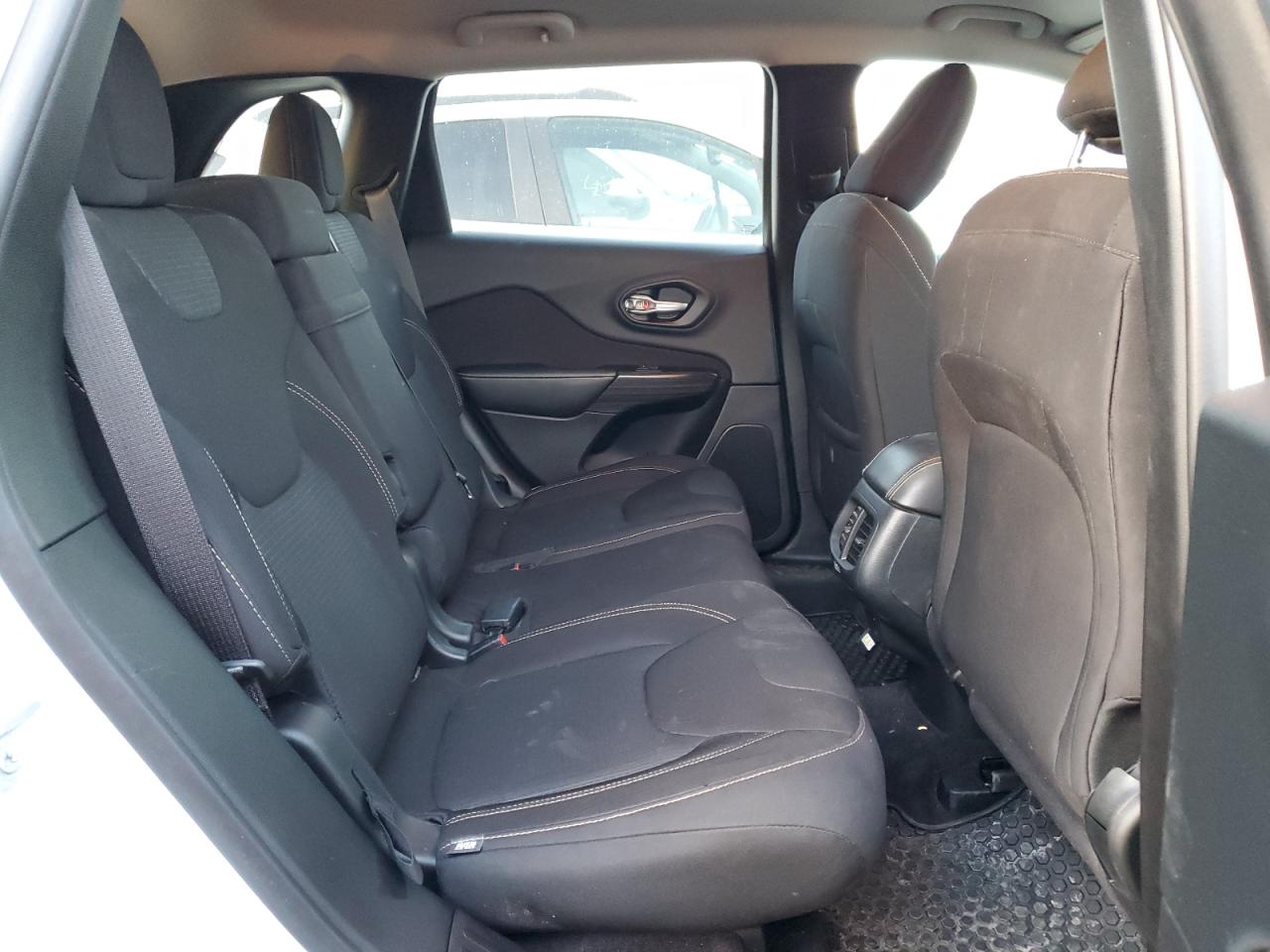 2016 Jeep Grand Cherokee - Image 10