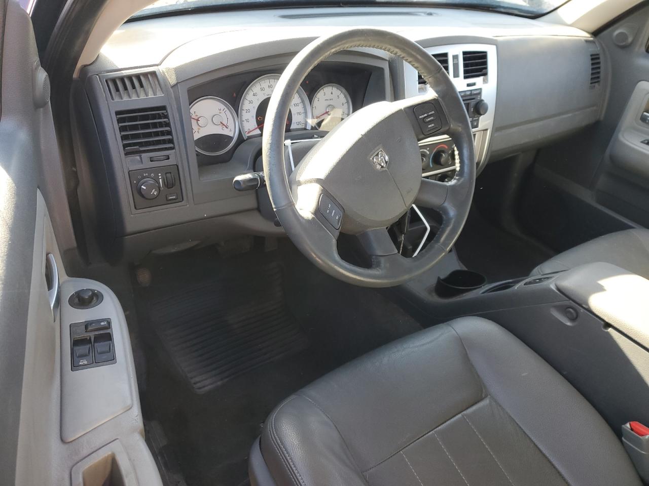 2005 Dodge Dakota - Image 8