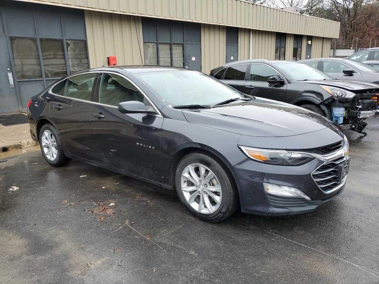 2023 Chevrolet Malibu - Image 4