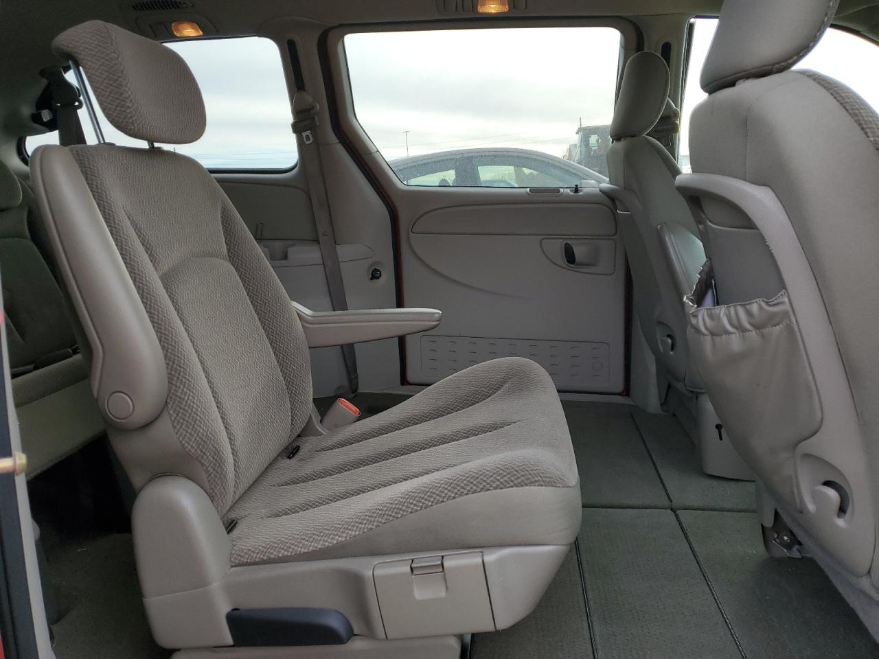 2006 Chrysler Town & Country - Image 11