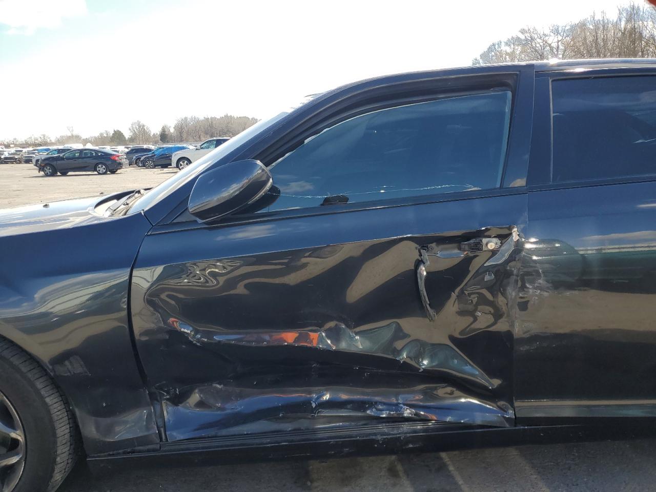 2017 Chrysler 300 - Image 7