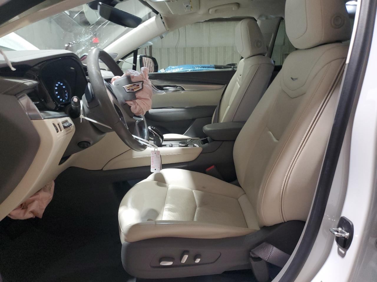 2022 Cadillac XT5 - Image 7