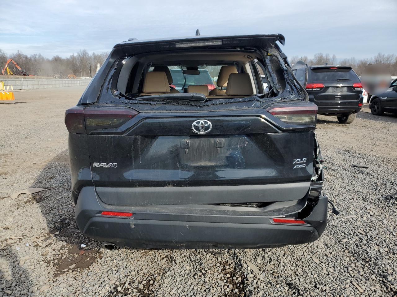 2019 Toyota RAV 4 - Image 6
