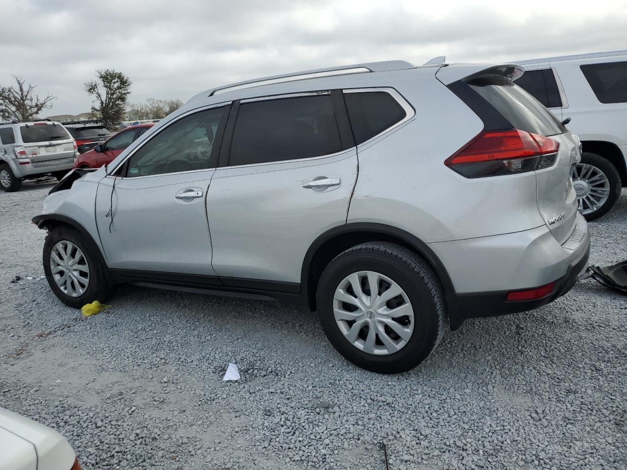 2017 Nissan Rogue - Image 2