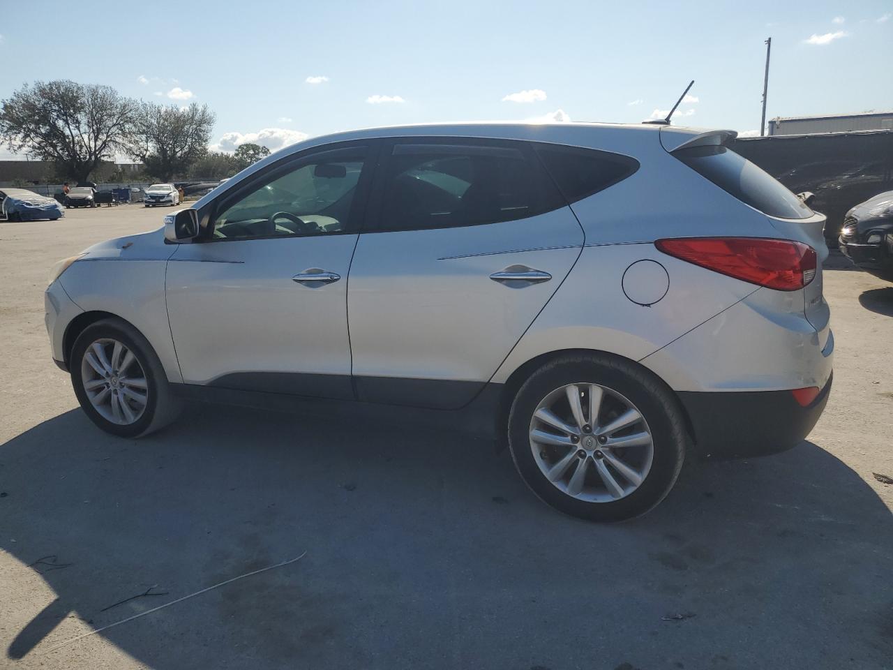 2010 Hyundai Tucson - Image 2
