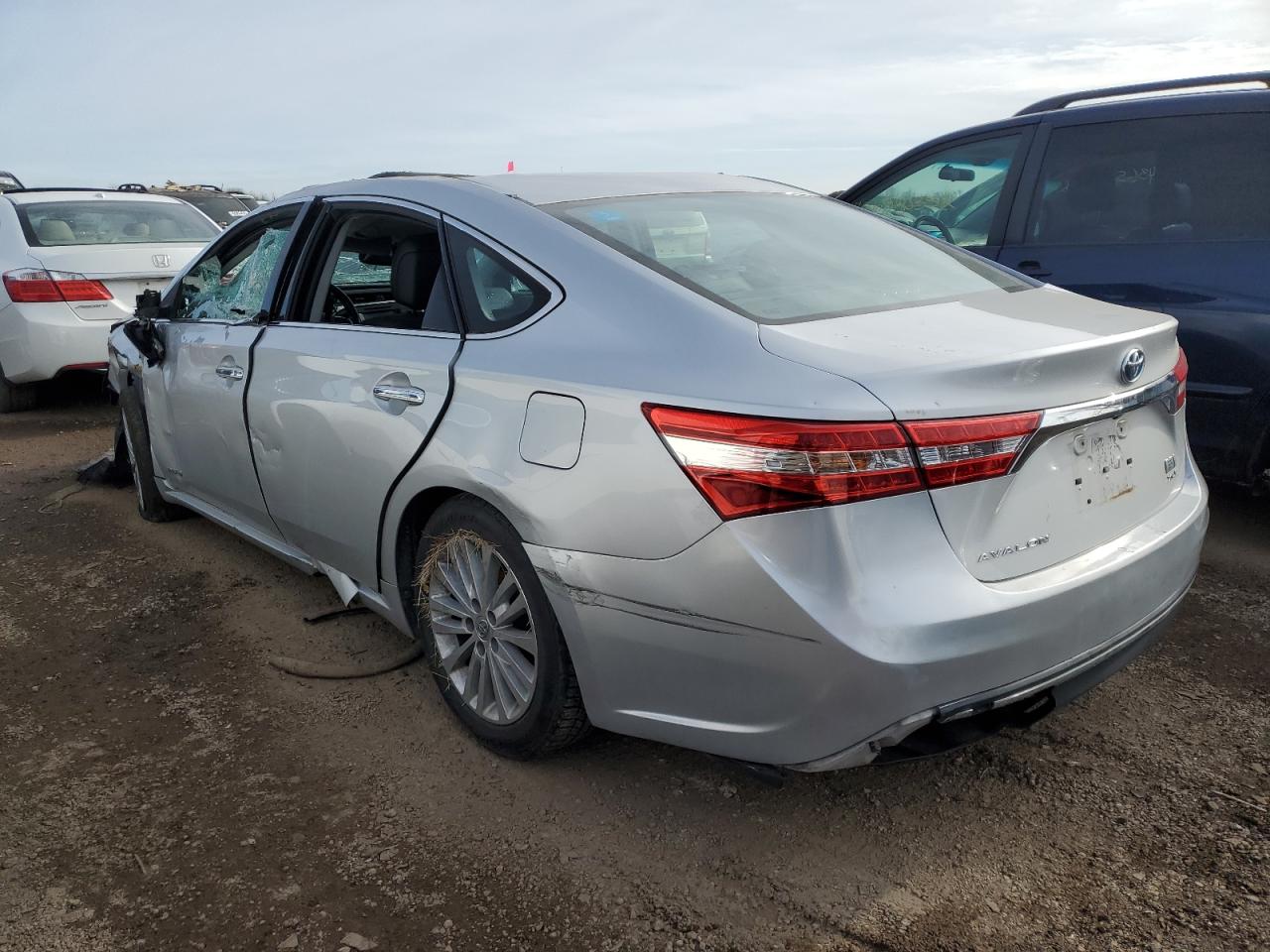 2014 Toyota Avalon - Image 2