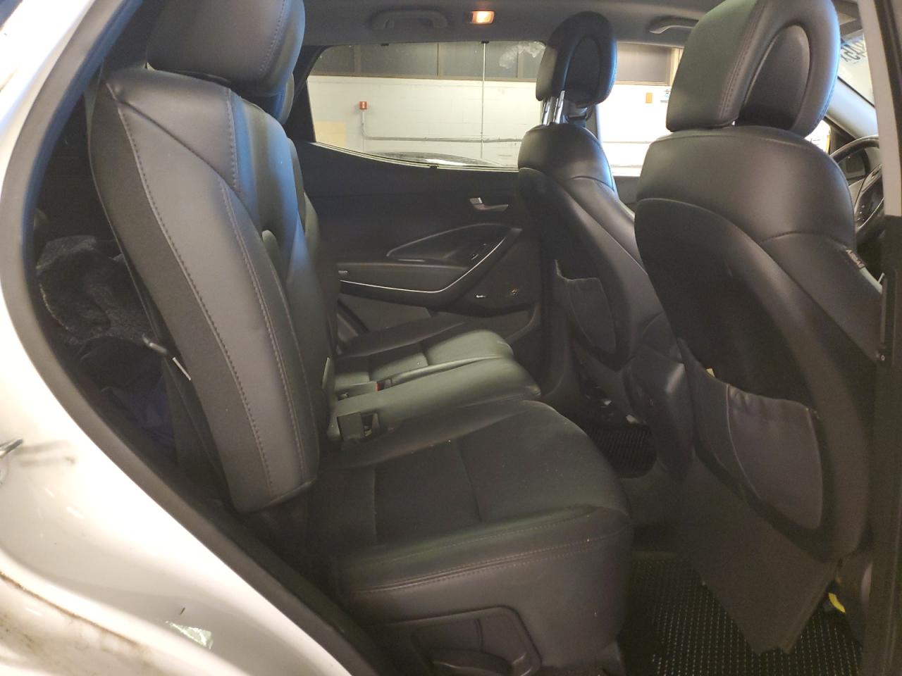 2017 Hyundai Santa Fe - Image 10