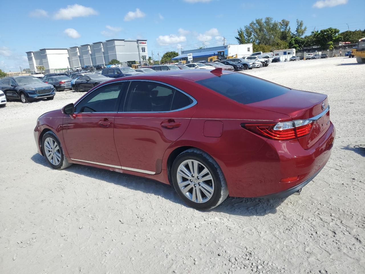 2015 Lexus ES - Image 2