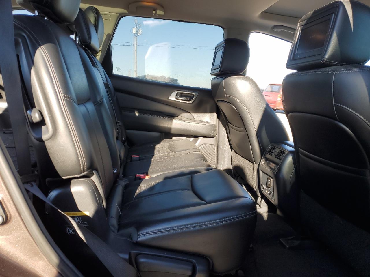 2015 Nissan Pathfinder - Image 11