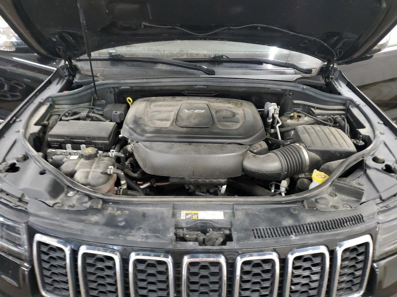 2018 Jeep Grand Cherokee - Image 12