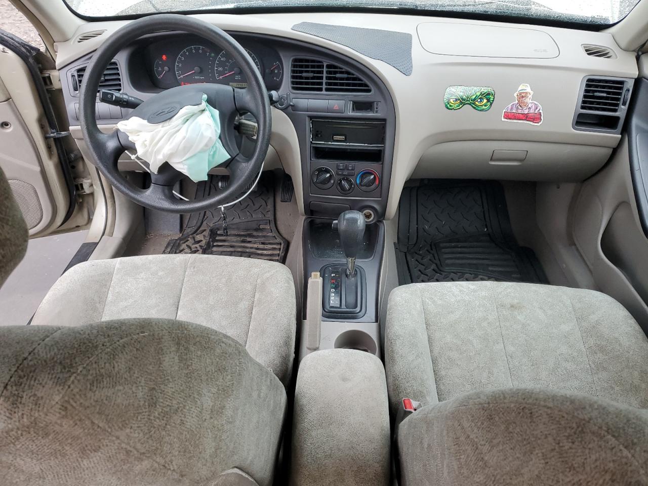 2001 Hyundai Elantra - Image 8