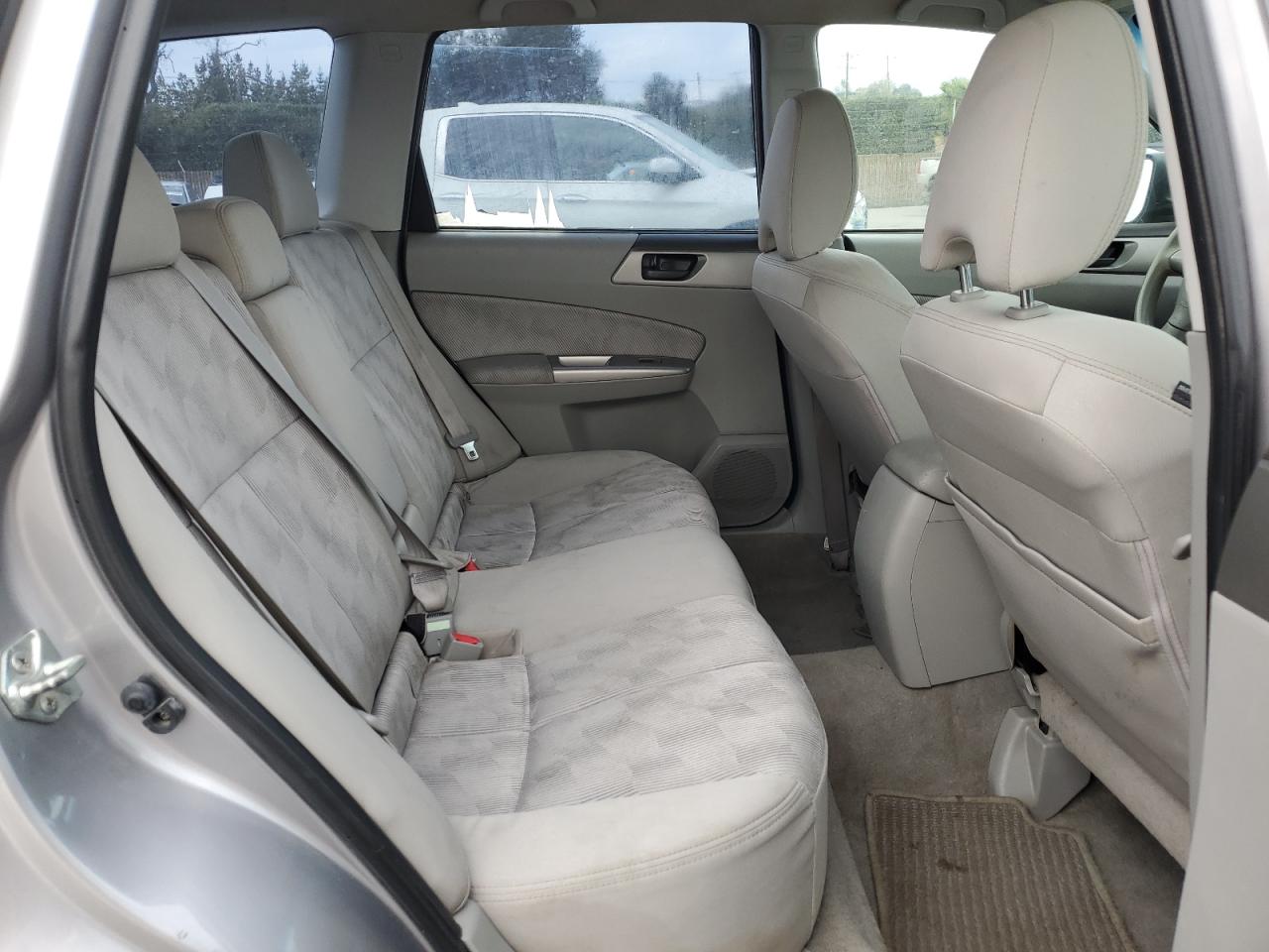 2010 Subaru Forester - Image 12