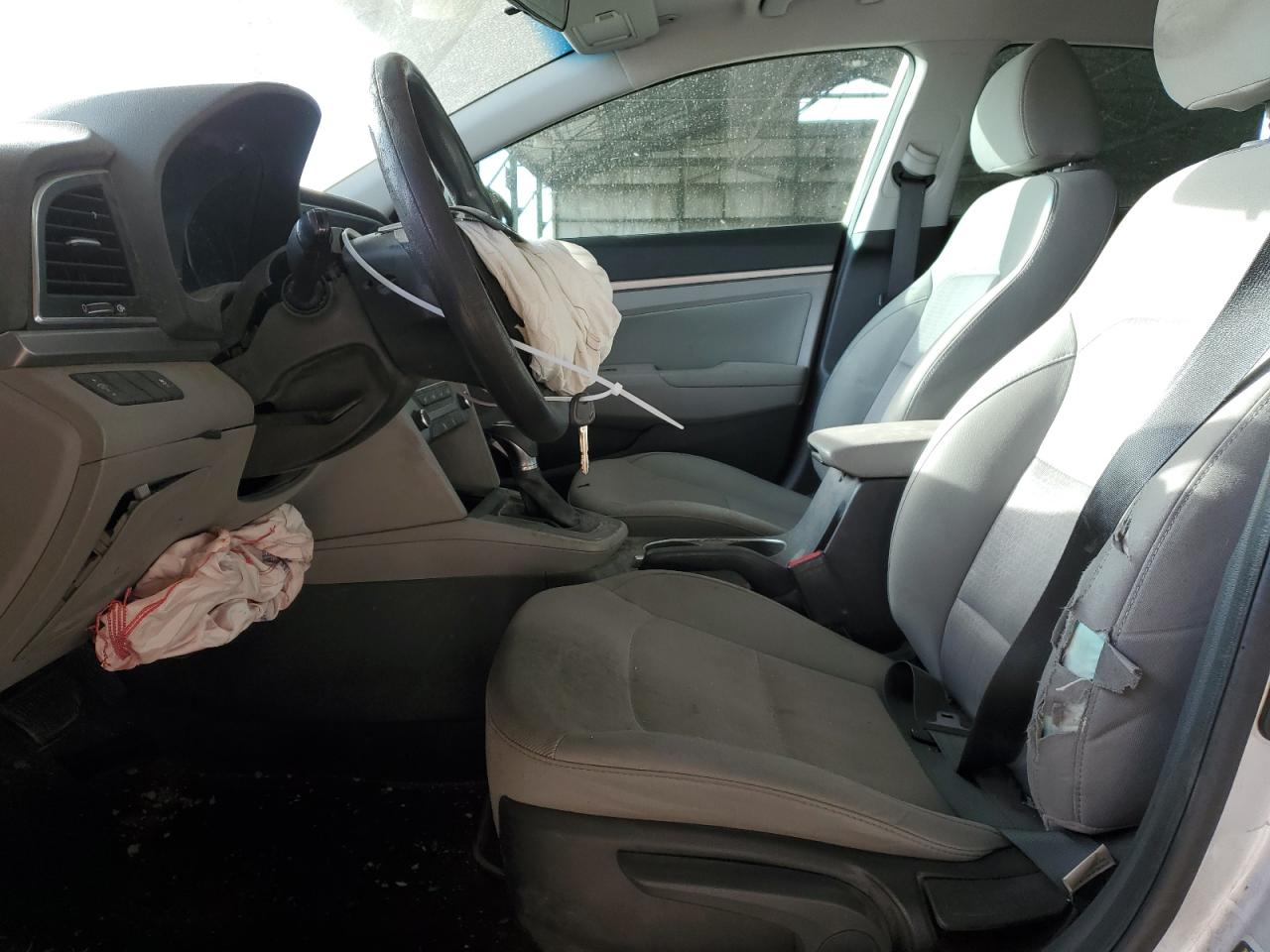 2017 Hyundai Elantra - Image 7