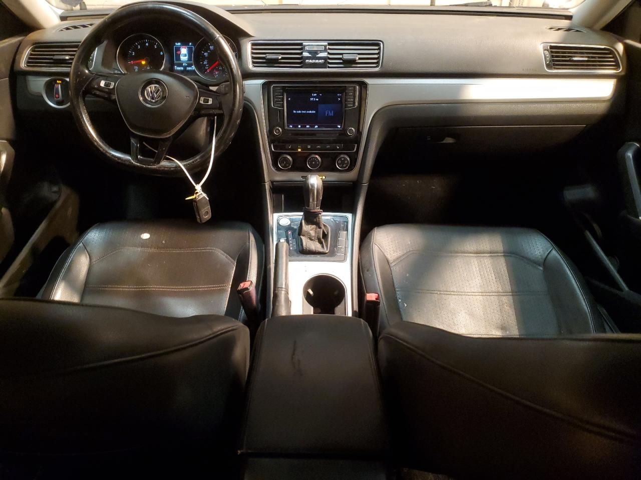 2019 Volkswagen Passat - Image 8
