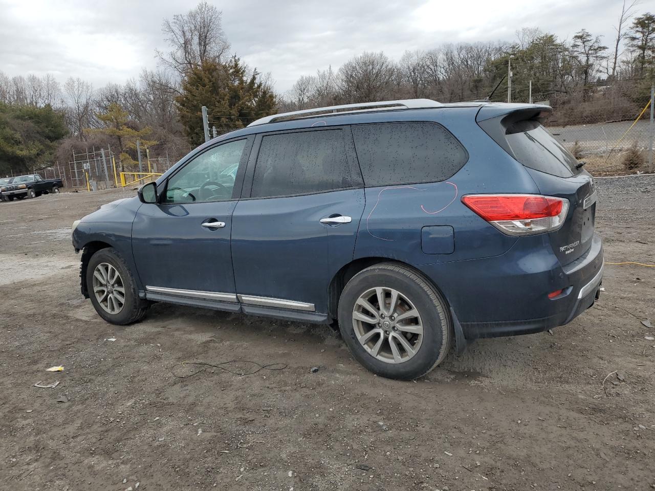 2014 Nissan Pathfinder - Image 2
