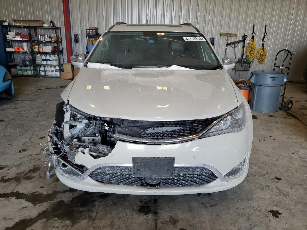 2017 Chrysler Pacifica - Image 5