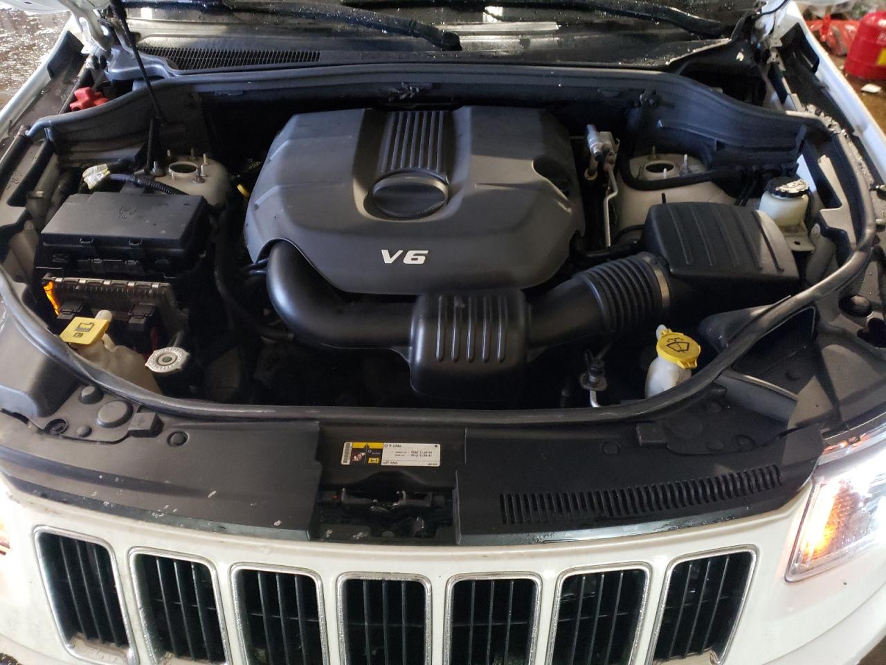 2014 Jeep Grand Cherokee - Image 12