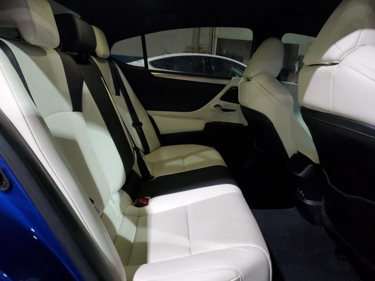 2021 Lexus ES - Image 10