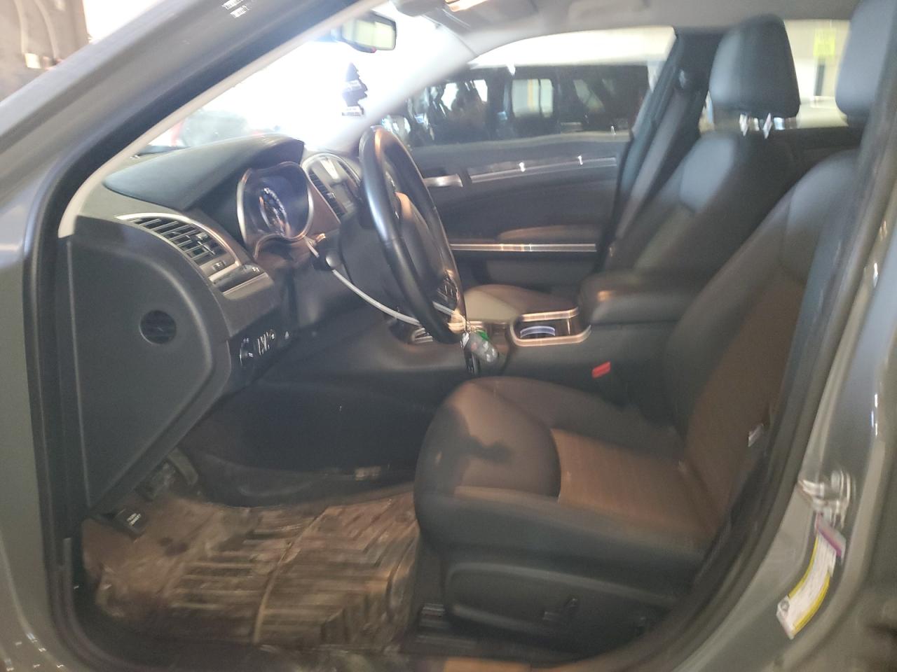2018 Chrysler 300 - Image 7