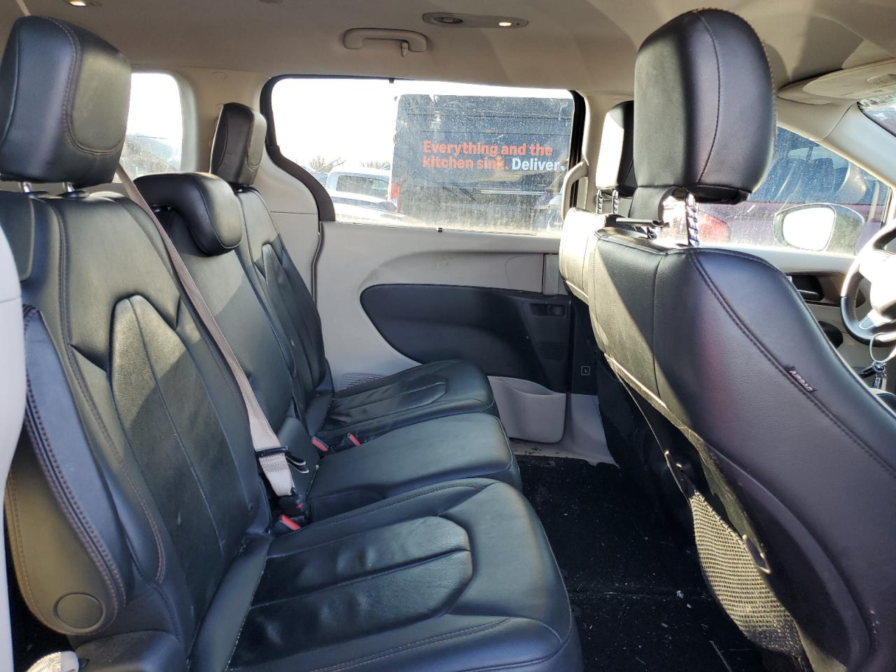2017 Chrysler Pacifica - Image 11
