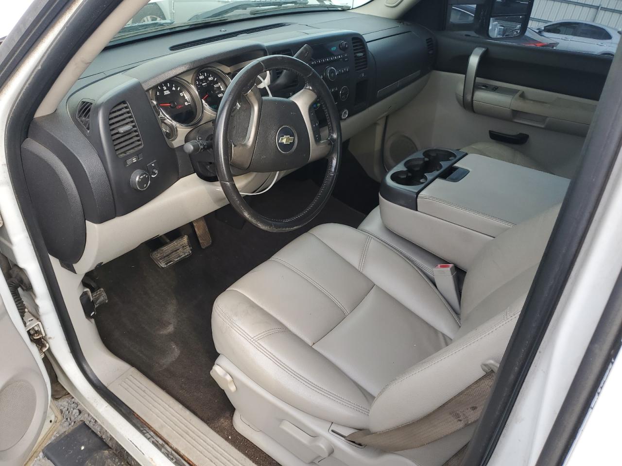 2007 Chevrolet Silverado - Image 8