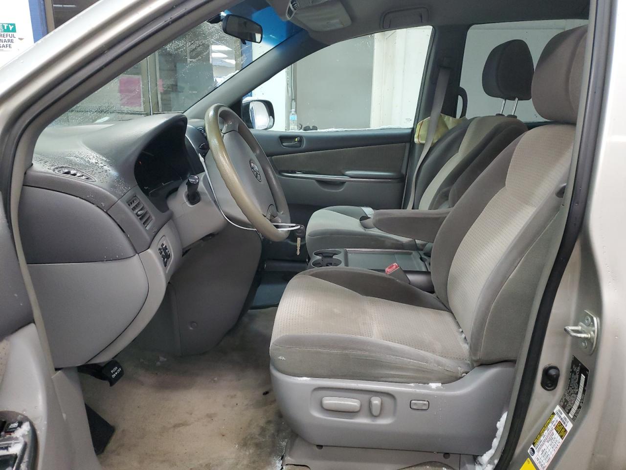 2009 Toyota Sienna - Image 7