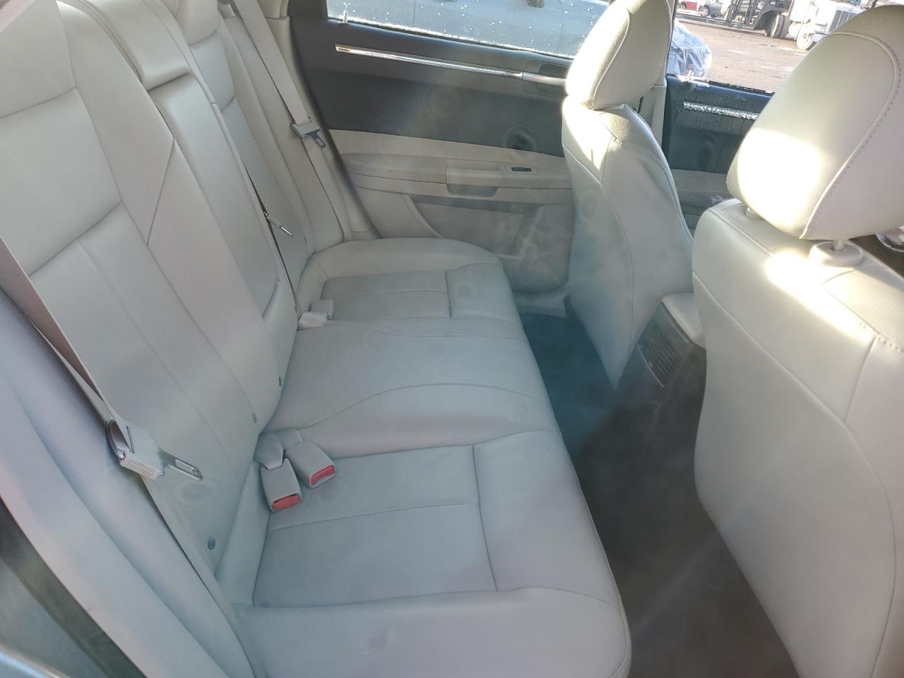 2006 Chrysler 300 - Image 11
