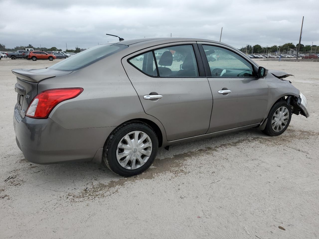 2015 Nissan Versa - Image 3