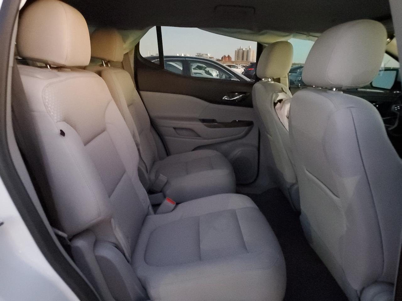 2021 GMC Acadia - Image 10