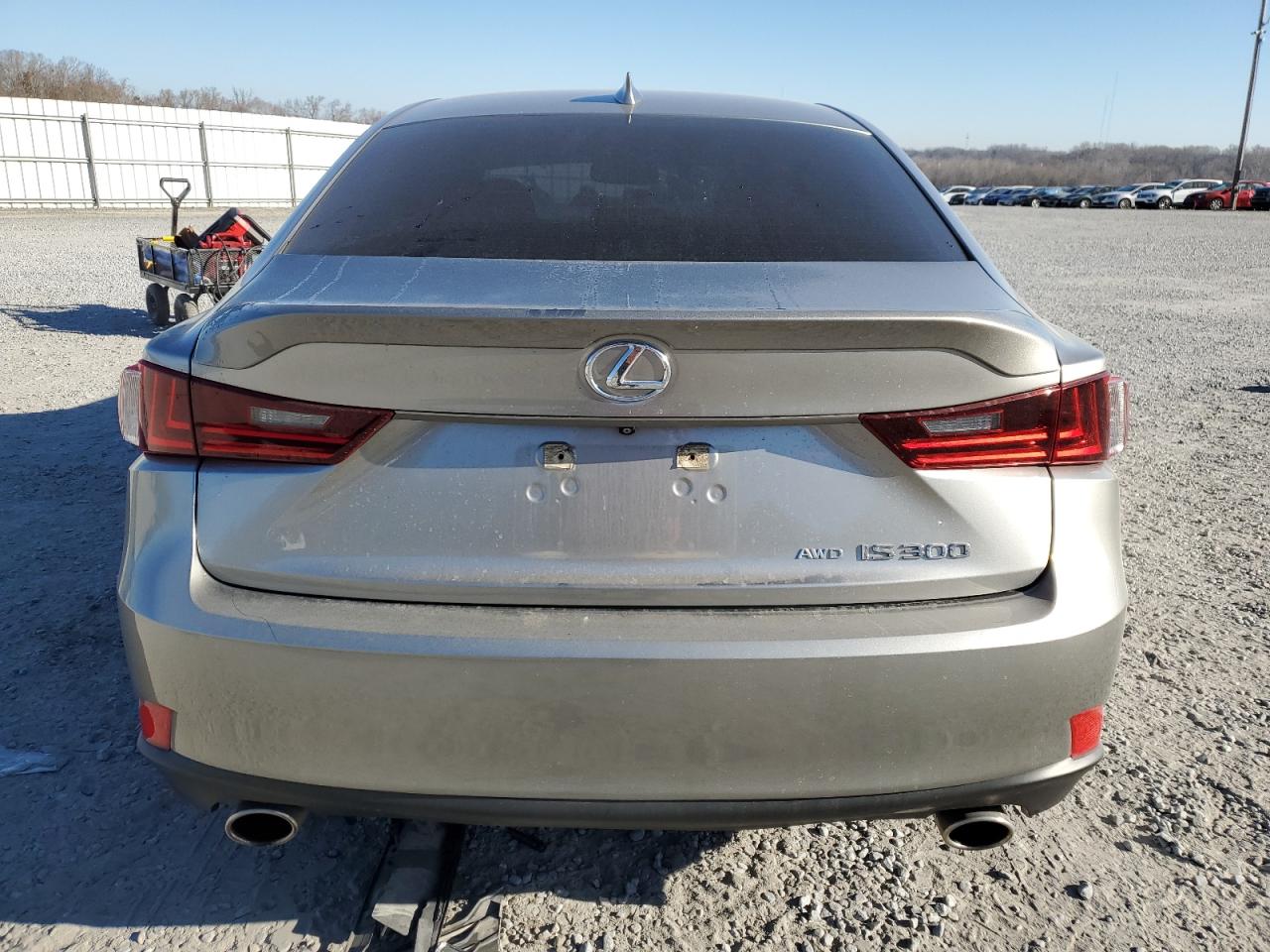 2016 Lexus IS - Image 6
