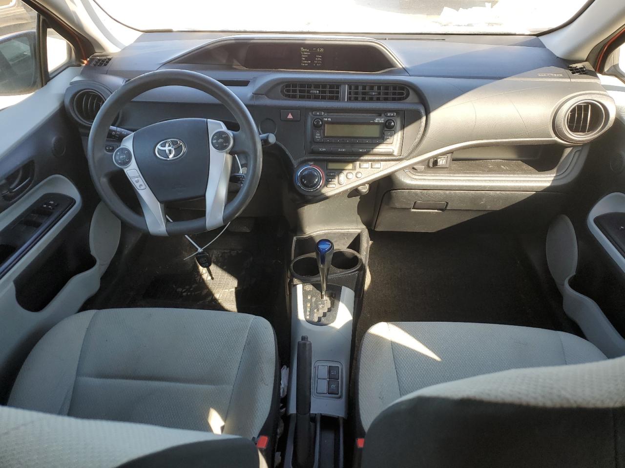 2014 Toyota Prius - Image 8