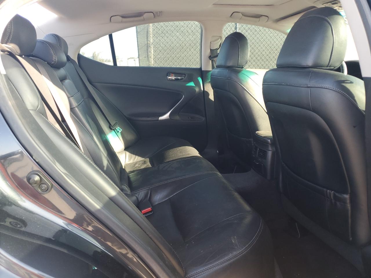 2010 Lexus IS - Image 10