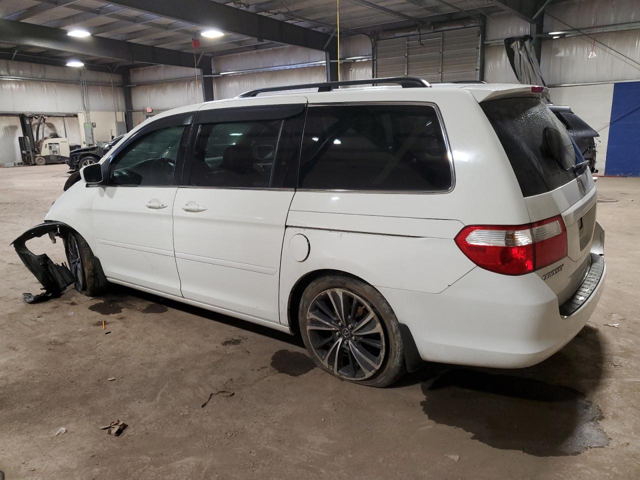 2005 Honda Odyssey - Image 2