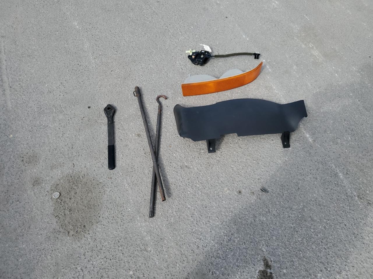 2003 Chevrolet Express - Image 13