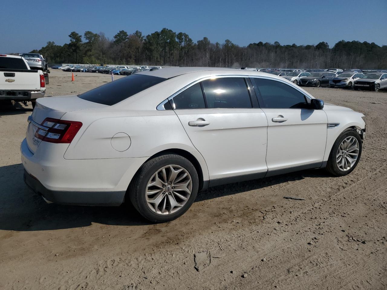 2014 Ford Taurus - Image 3