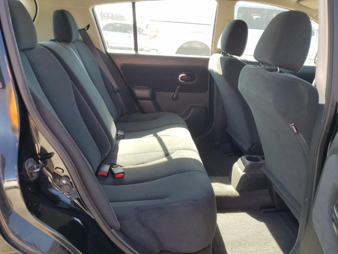 2011 Nissan Versa - Image 11