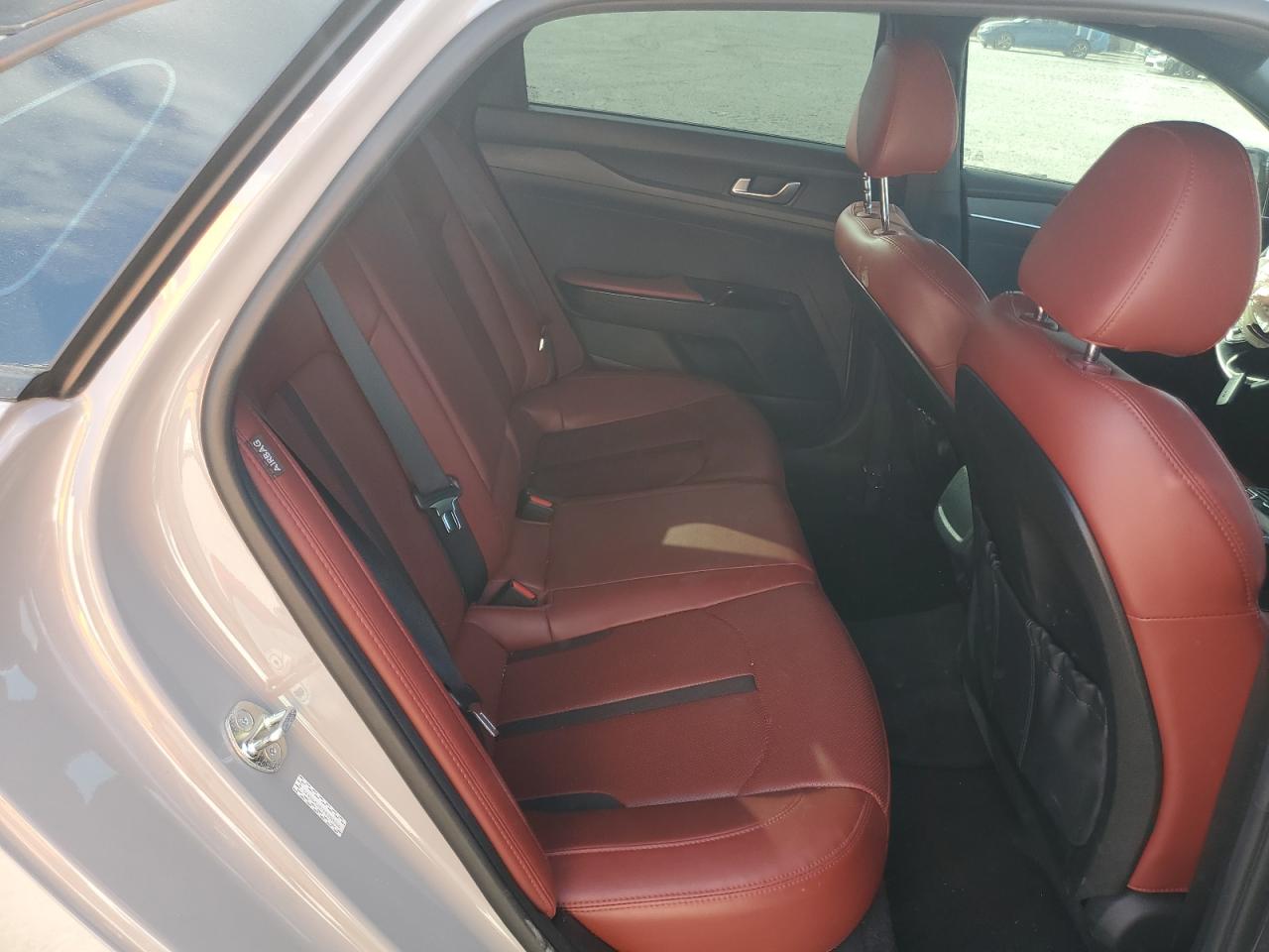2024 Kia K5 - Image 10