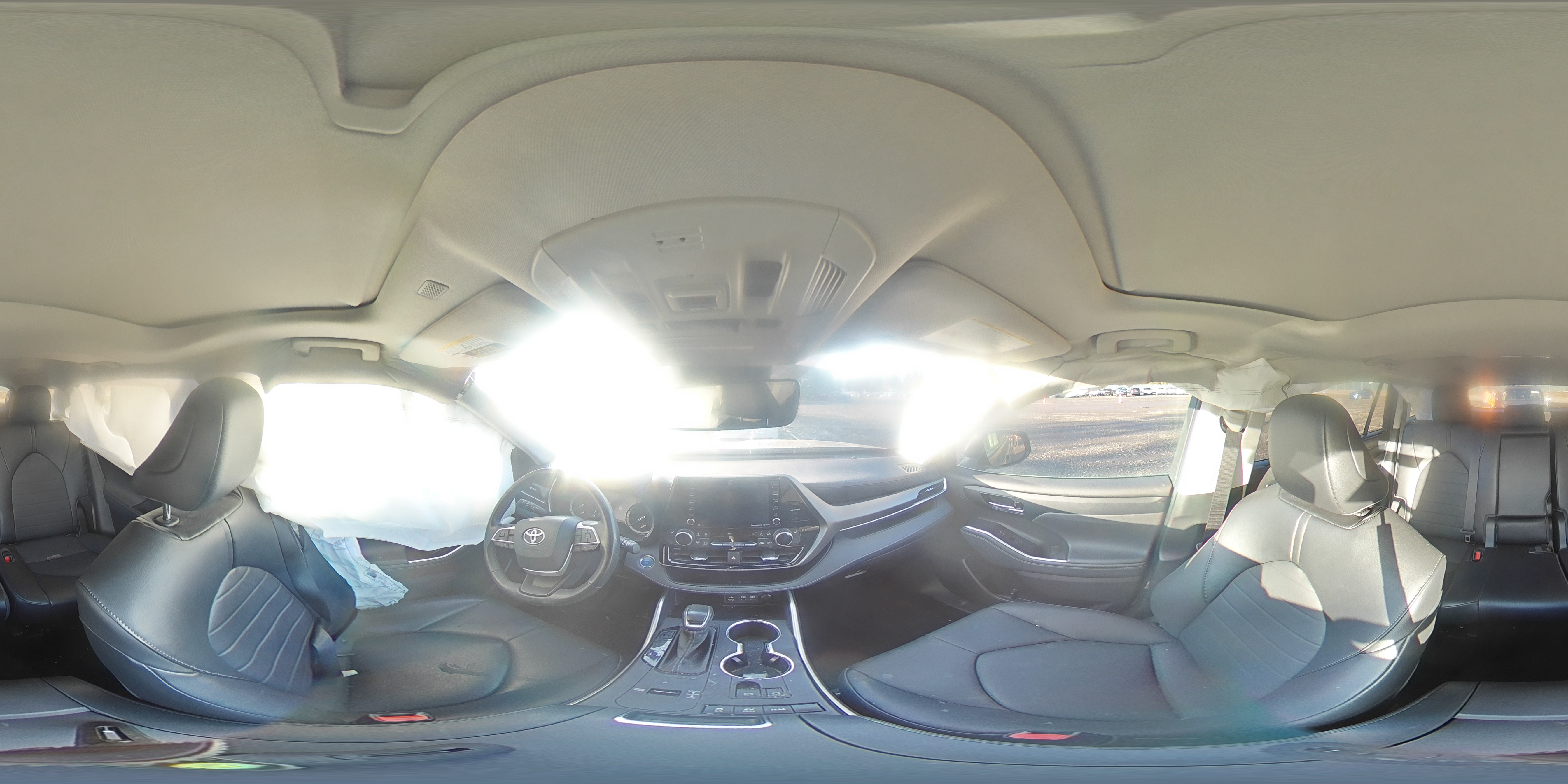 2022 Toyota Highlander - Image 13