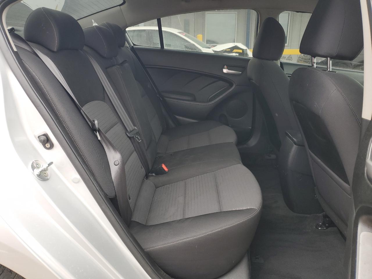 2017 Kia Forte - Image 10