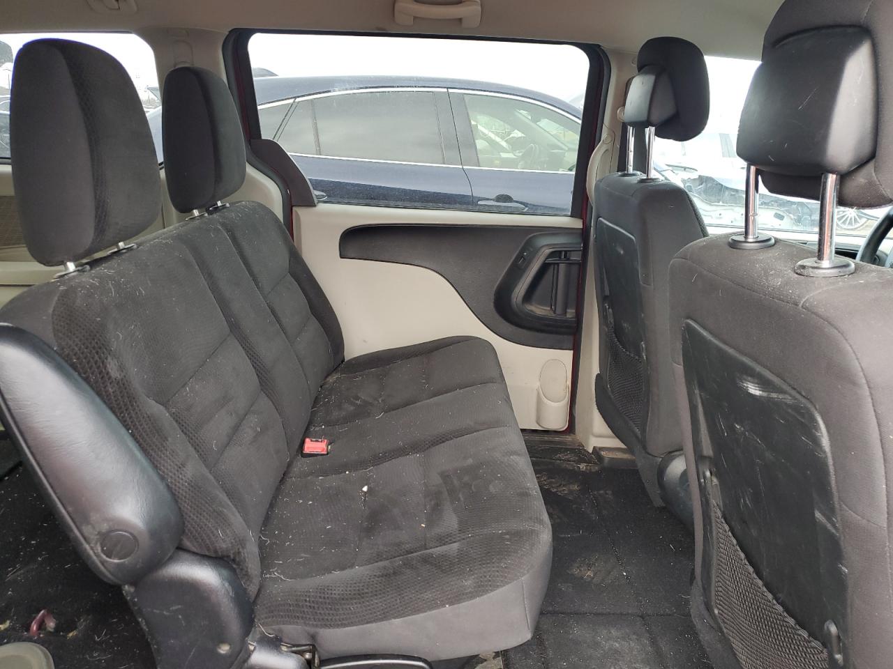 2017 Dodge Caravan - Image 11