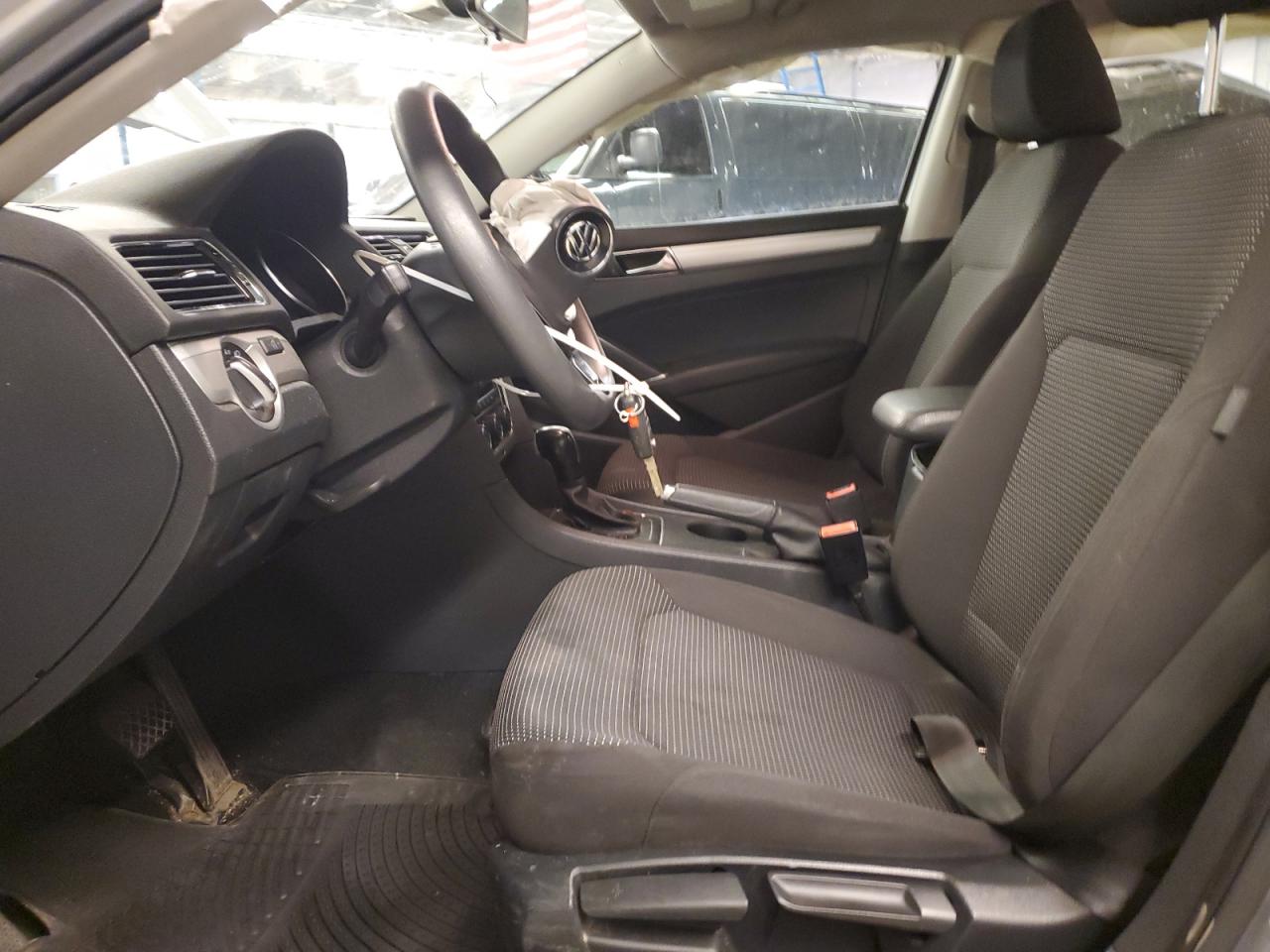 2017 Volkswagen Passat - Image 7
