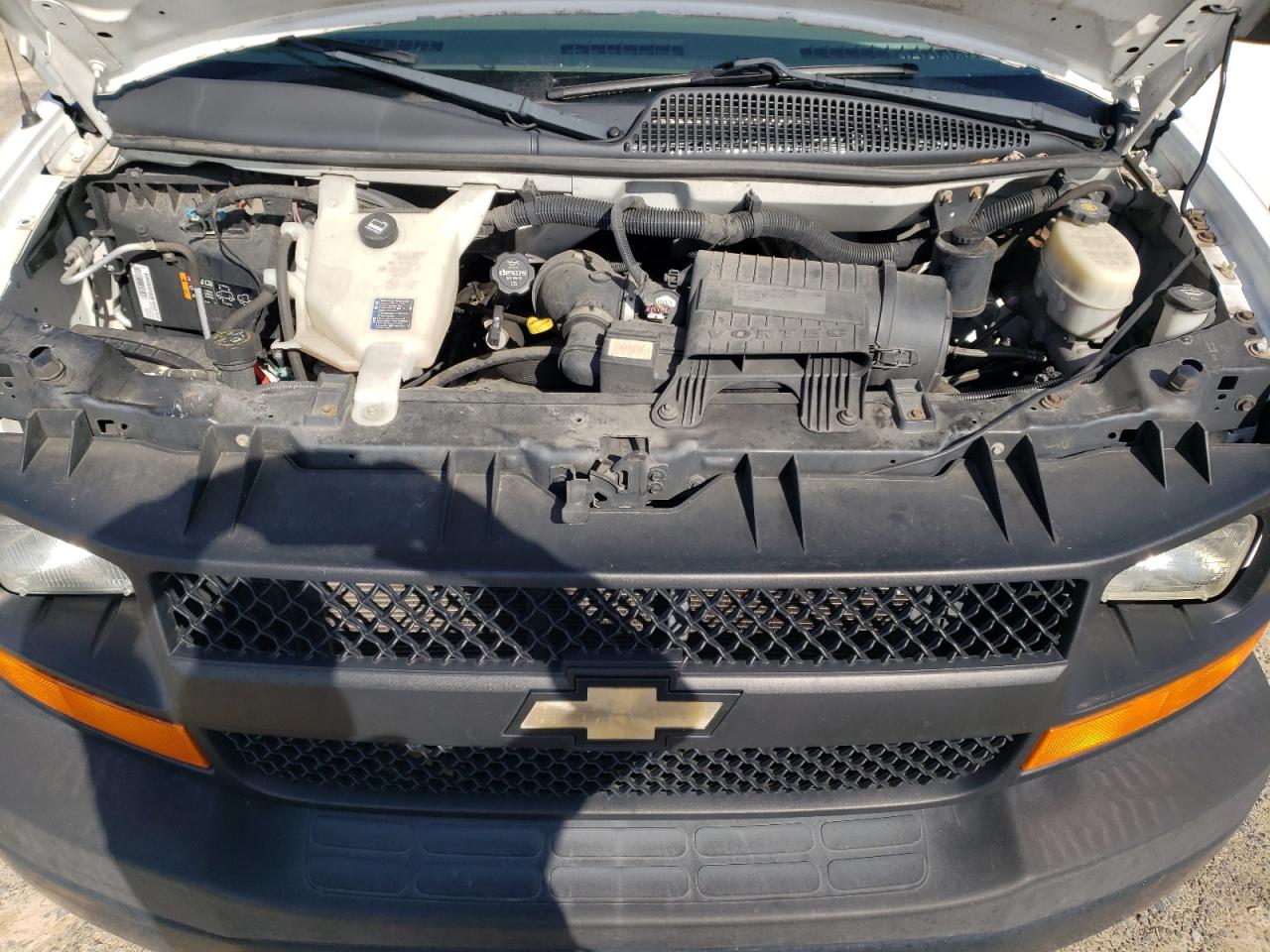2015 Chevrolet Express - Image 12