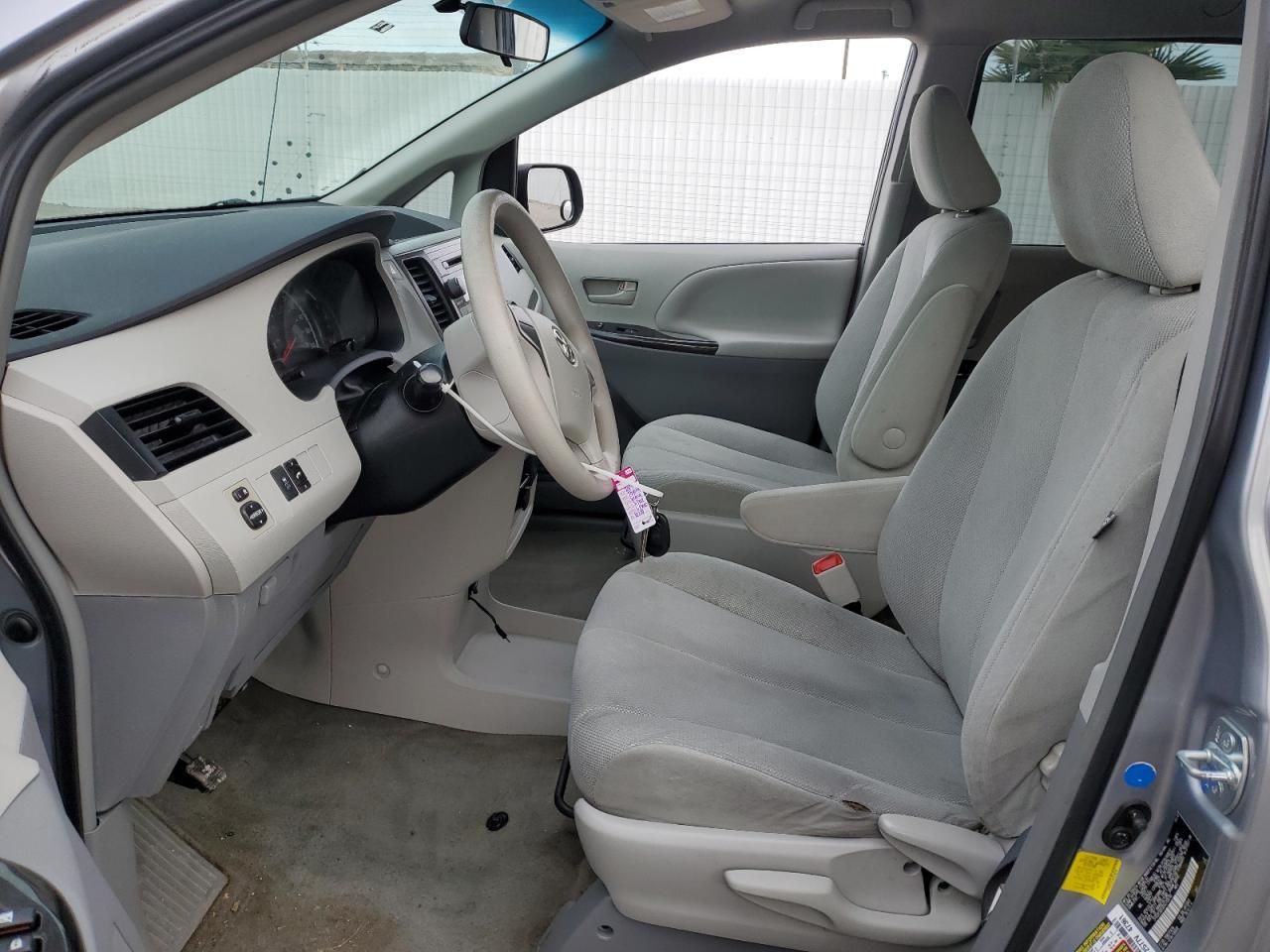 2013 Toyota Sienna - Image 7