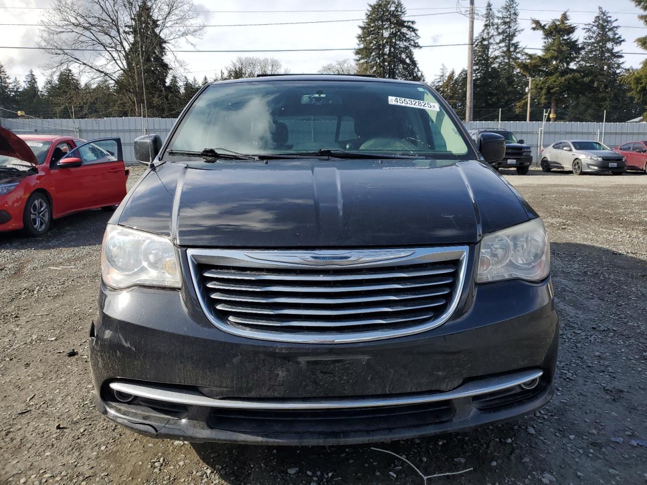 2014 Chrysler Town & Country - Image 5
