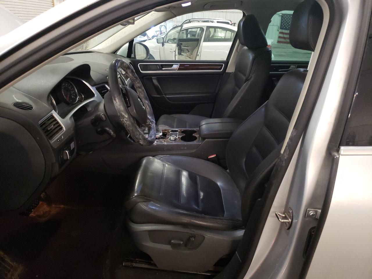 2016 Volkswagen Touareg - Image 7