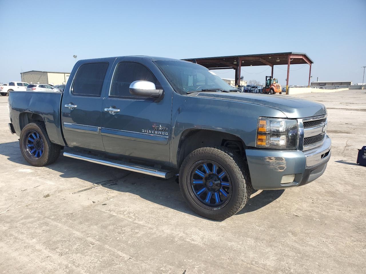 2011 Chevrolet Silverado - Image 4