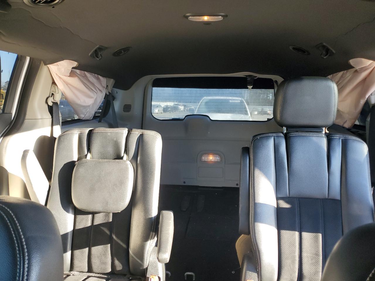 2017 Dodge Caravan - Image 10