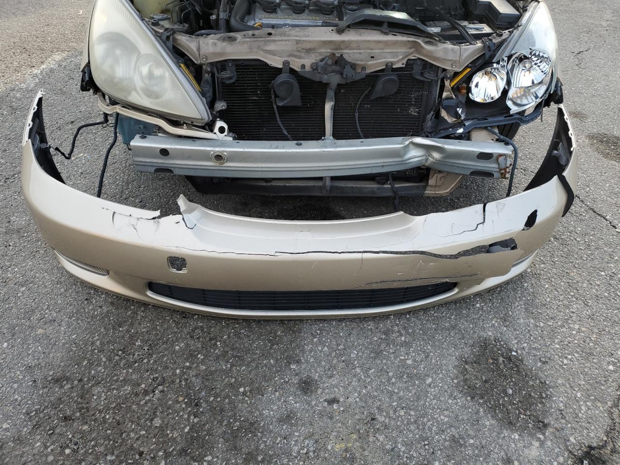 2003 Lexus ES - Image 14