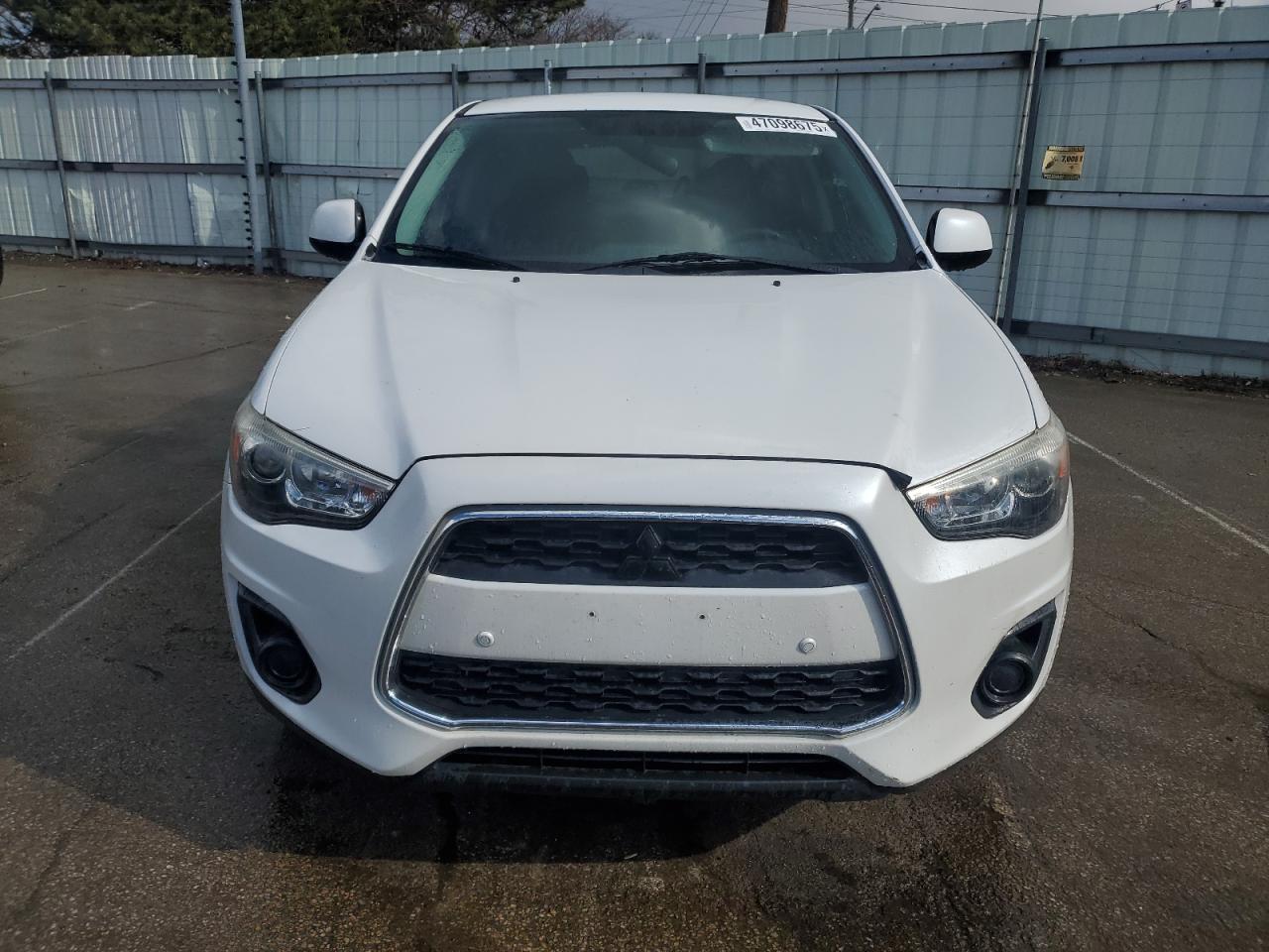 2014 Mitsubishi Outlander - Image 5
