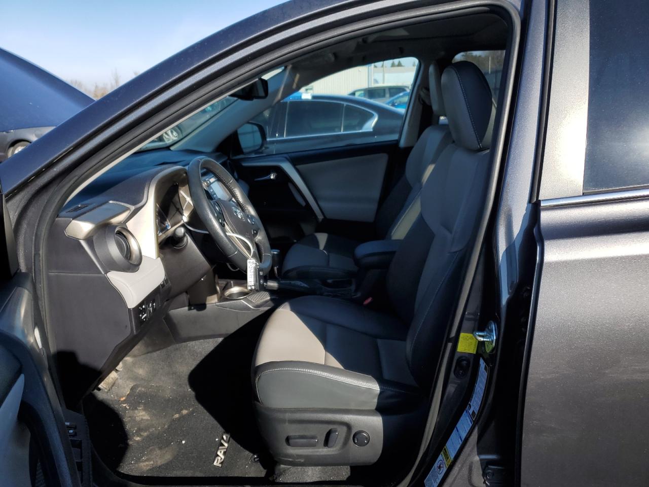 2015 Toyota RAV 4 - Image 7